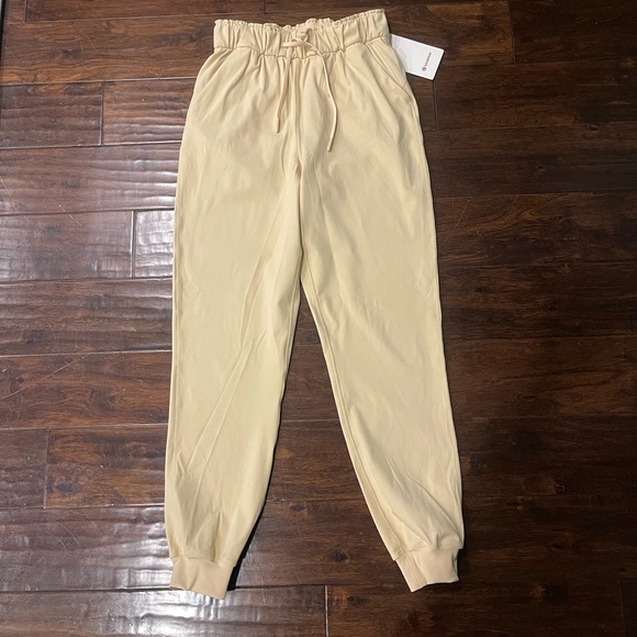NWT! Lululemon Stretch High-Rise Jogger - Picture 7 of 7